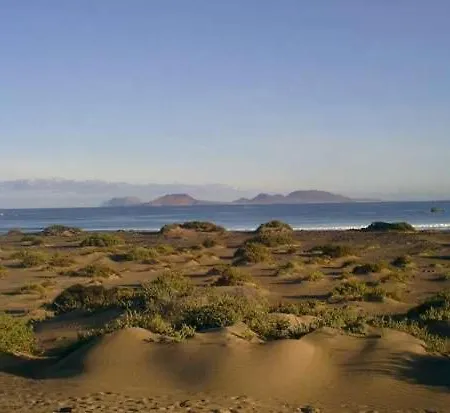 Sleeps 4 Wifi Apartment Famara