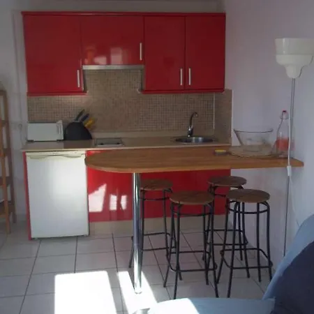 Sleeps 4 Wifi Apartment